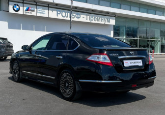 Подержанный автомобиль Nissan Teana 2013 года (7 фото)