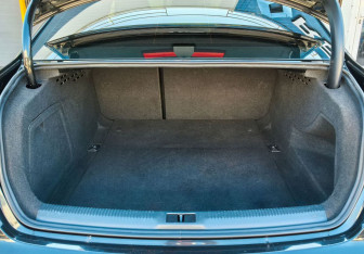 Подержанный автомобиль Audi A4 Sedan 2015 года (9 фото)