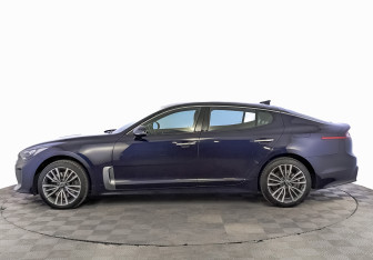 Подержанный автомобиль Kia Stinger 2019 года (8 фото)