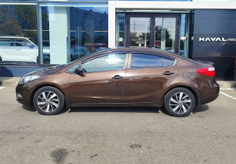 Подержанный автомобиль Kia Cerato Sedan 2016 года (8 фото)