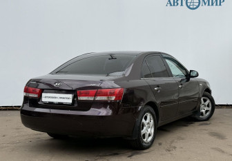 Подержанный автомобиль Hyundai Sonata 2005 года (5 фото)
