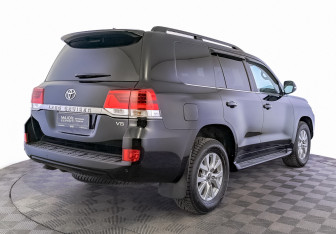 Подержанный автомобиль Toyota Land Cruiser Suv 2019 года (5 фото)
