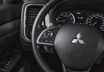 Подержанный автомобиль Mitsubishi Outlander 2014 года (14 фото)