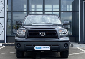 Подержанный автомобиль Toyota Tundra 2010 года (2 фото)