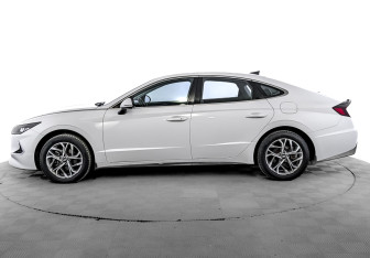 Подержанный автомобиль Hyundai Sonata 2021 года (8 фото)