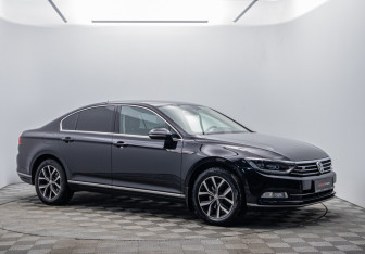 Подержанный автомобиль Volkswagen Passat Sedan 2017 года (3 фото)