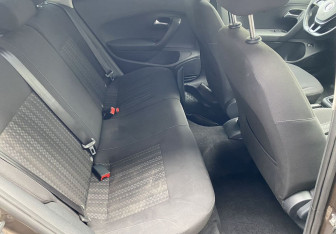 Подержанный автомобиль Volkswagen Polo Sedan 2016 года (11 фото)