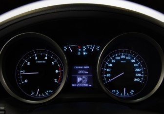 Подержанный автомобиль Toyota Land Cruiser Suv 2011 года (10 фото)
