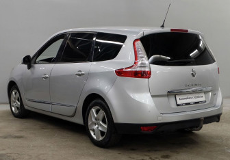 Подержанный автомобиль Renault Scenic 2016 года (7 фото)