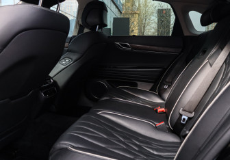 Подержанный автомобиль Genesis G80 2021 года (9 фото)