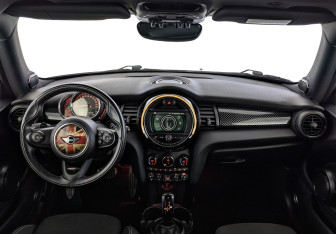 Подержанный автомобиль MINI Hatch 2020 года (14 фото)