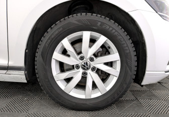 Подержанный автомобиль Volkswagen Passat Sedan 2020 года (18 фото)