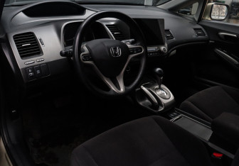 Подержанный автомобиль Honda Civic Sedan 2007 года (11 фото)