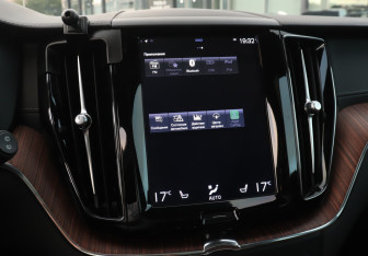 Подержанный автомобиль Volvo XC60 2020 года (15 фото)