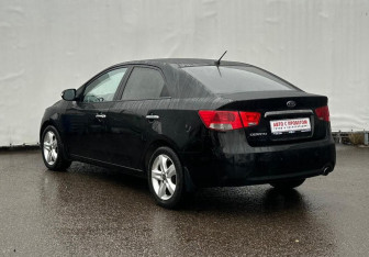 Подержанный автомобиль Kia Cerato Sedan 2009 года (7 фото)