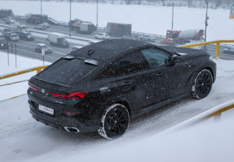 Подержанный автомобиль BMW X6 2021 года (5 фото)