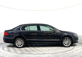 Подержанный автомобиль Skoda Superb Liftback 2013 года (4 фото)