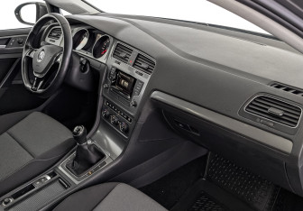 Подержанный автомобиль Volkswagen Golf Hatchback 2013 года (11 фото)