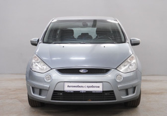 Подержанный автомобиль Ford S-MAX 2008 года (2 фото)