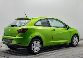 Подержанный автомобиль SEAT Ibiza Hatchback 2013 года (5 фото)