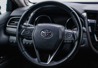 Подержанный автомобиль Toyota Camry Sedan 2021 года (15 фото)