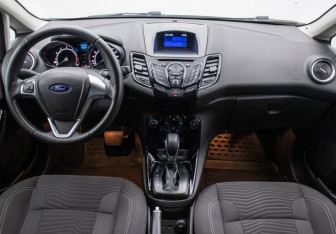 Подержанный автомобиль Ford Fiesta Hatchback 2016 года (13 фото)