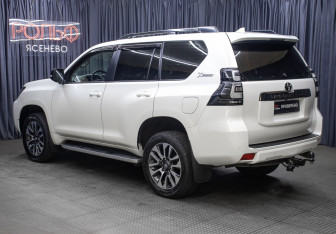 Подержанный автомобиль Toyota Land Cruiser Prado 2022 года (7 фото)