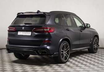 Подержанный автомобиль BMW X5 2019 года (6 фото)