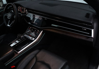 Подержанный автомобиль Audi Q8 2019 года (9 фото)