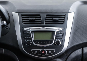 Подержанный автомобиль Hyundai Solaris Hatchback 2013 года (8 фото)