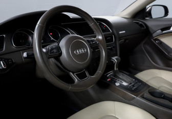 Подержанный автомобиль Audi A5 Coupe 2013 года (14 фото)
