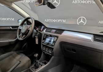 Подержанный автомобиль Skoda Rapid Liftback 2019 года (13 фото)