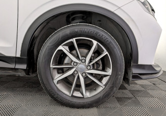 Подержанный автомобиль Geely Coolray 2023 года (18 фото)