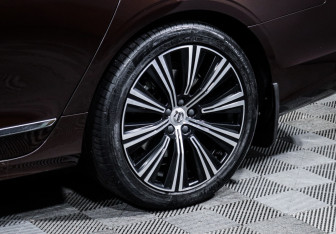 Подержанный автомобиль Volvo S90 2021 года (15 фото)