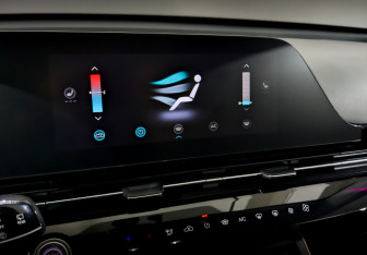 Подержанный автомобиль Omoda C5 2024 года (27 фото)