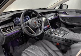 Подержанный автомобиль Hongqi H5 2024 года (15 фото)