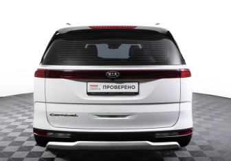 Подержанный автомобиль Kia Carnival 2020 года (6 фото)