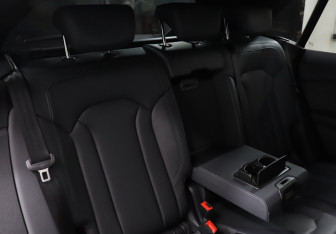 Подержанный автомобиль Audi Q8 2018 года (21 фото)