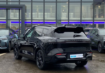 Подержанный автомобиль Voyah Free 2025 года (7 фото)