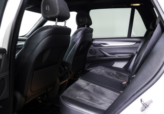 Подержанный автомобиль BMW X5 2014 года (12 фото)