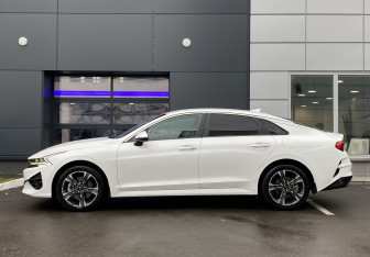 Подержанный автомобиль Kia K5 2022 года (8 фото)