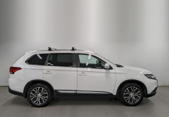 Подержанный автомобиль Mitsubishi Outlander 2018 года (4 фото)