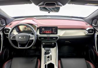 Подержанный автомобиль Geely Coolray 2023 года (14 фото)