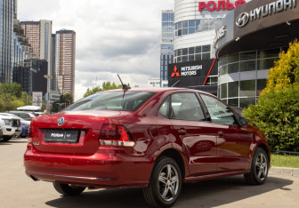 Подержанный автомобиль Volkswagen Polo Sedan 2018 года (4 фото)