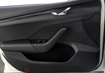 Подержанный автомобиль Skoda Octavia Liftback 2022 года (19 фото)