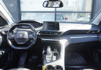 Подержанный автомобиль Peugeot 3008 2018 года (12 фото)