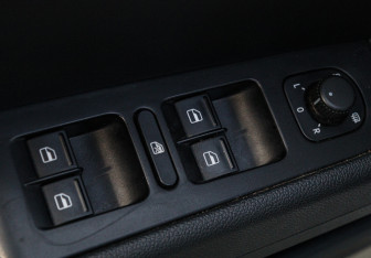 Подержанный автомобиль Skoda Superb Liftback 2012 года (14 фото)