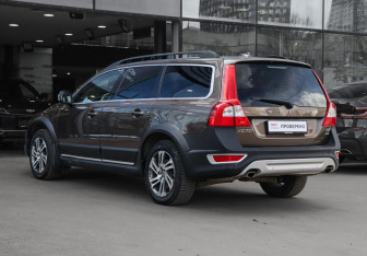 Подержанный автомобиль Volvo XC70 2011 года (6 фото)