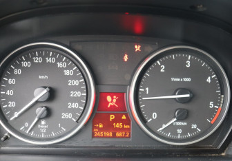 Подержанный автомобиль BMW X1 2014 года (17 фото)