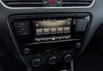 Подержанный автомобиль Skoda Octavia Liftback 2018 года (21 фото)